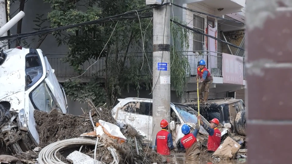 陕西延安志丹县遭受暴雨袭击  多部门紧急抢险