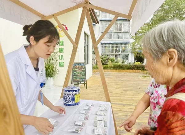 彭州：社区打造“一站式”服务阵地 “嵌入”多元惠民服务